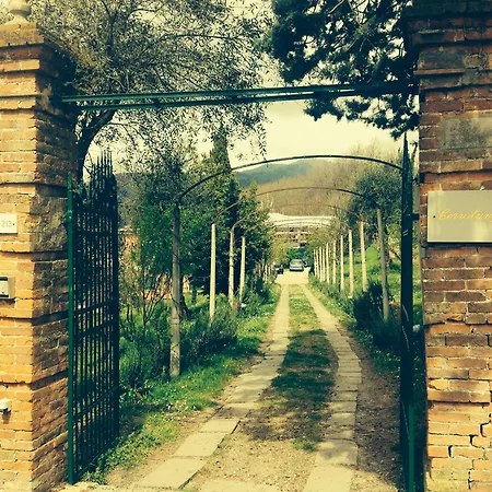 Agriturismo Cerrolungo Farm stay