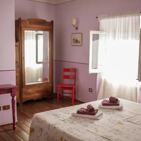 Agriturismo Cerrolungo ファームステイ