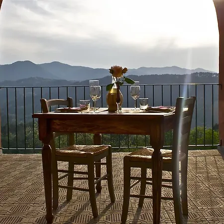 Agriturismo Cerrolungo ファームステイ